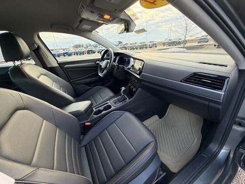 Used 2024 Volkswagen Jetta SE image 24