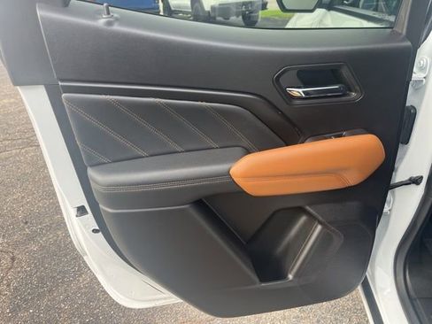 Used 2024 GMC Canyon AT4 image 12