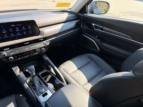 Certified 2024 Kia Telluride EX w/ EX Captain's Chair Package AWD/4WD image 25