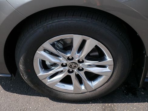 Used 2026 Toyota Sienna Limited FWD image 15