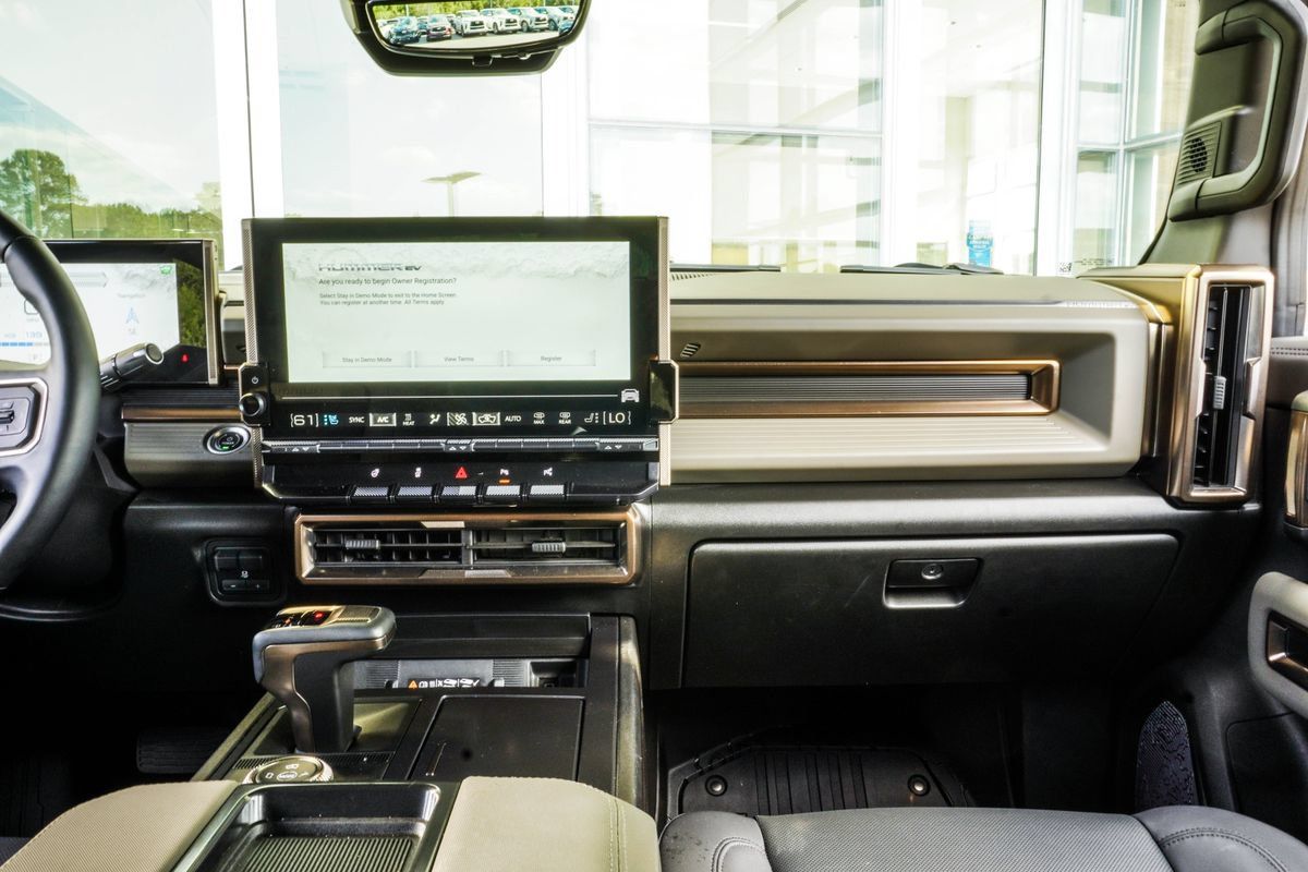Used 2025 GMC Hummer EV 3X AWD/4WD image 18