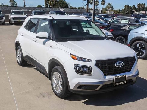 New 2026 Hyundai Venue SE image 3