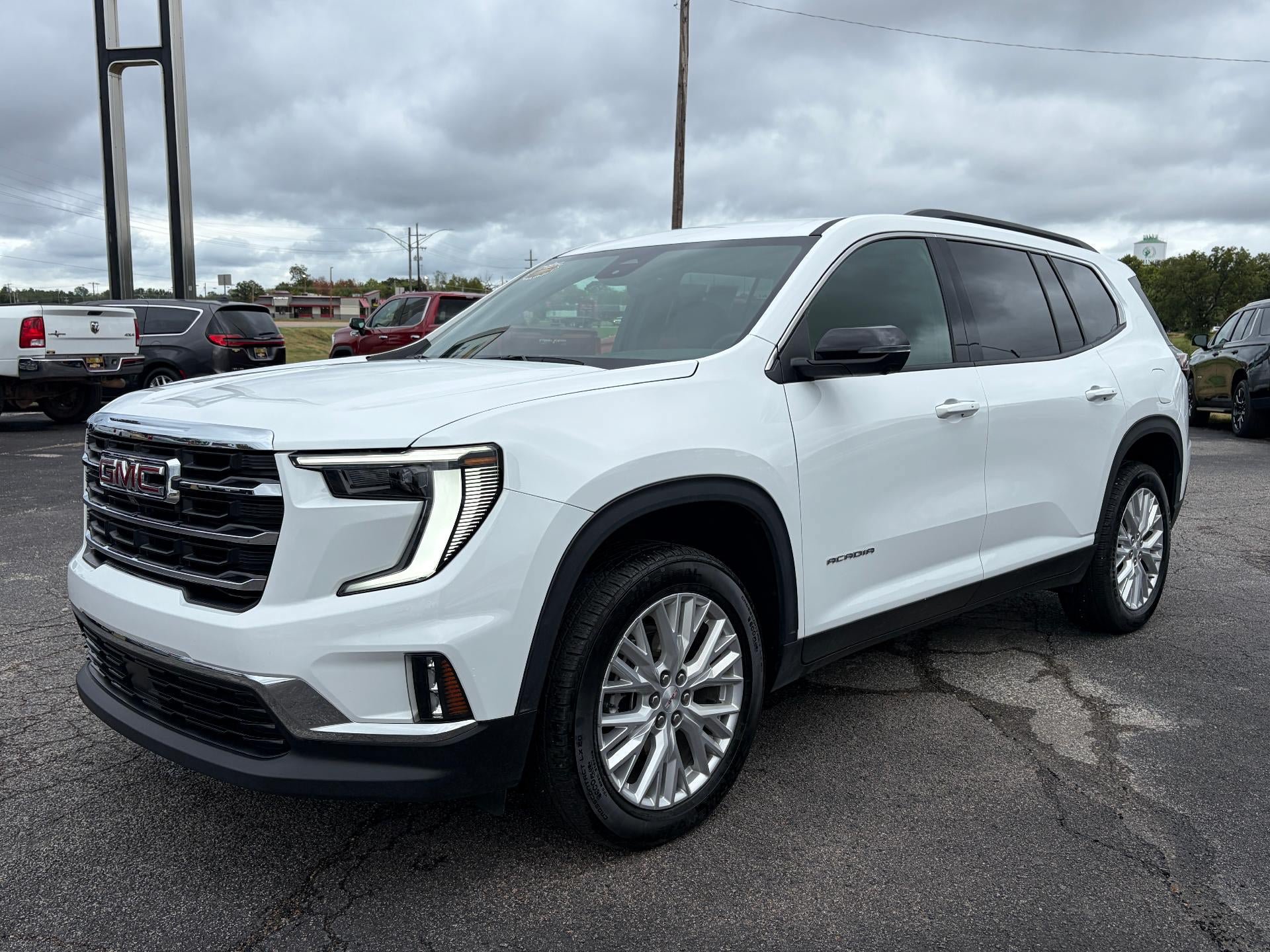 Used 2026 GMC Acadia Elevation w/ Elevation Premium Package FWD image 42