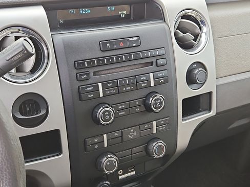 Used 2010 Ford F150 XLT image 18