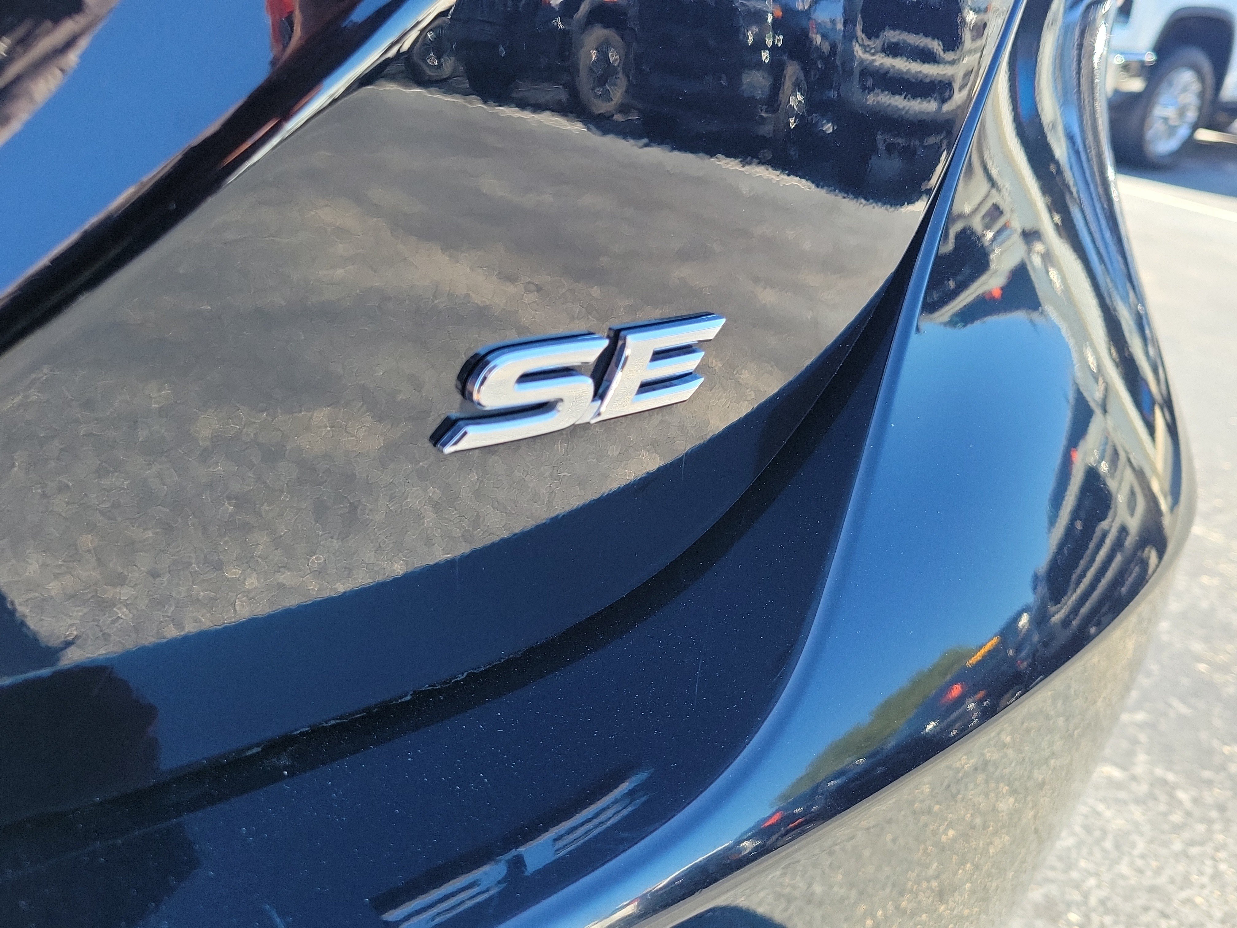 Used 2023 Toyota Camry SE FWD image 9