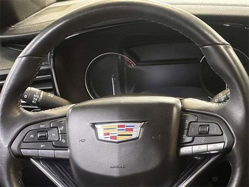 Used 2025 Cadillac XT6 Premium Luxury image 18