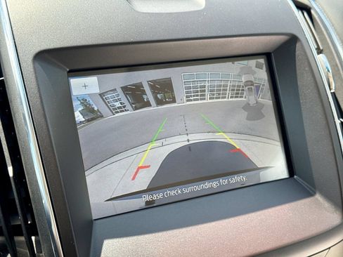 Used 2020 Ford Edge Titanium AWD/4WD image 32