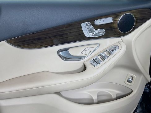 Used 2018 Mercedes-Benz GLC 300 4MATIC image 19