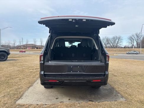 New 2025 Lincoln Navigator L Reserve image 5