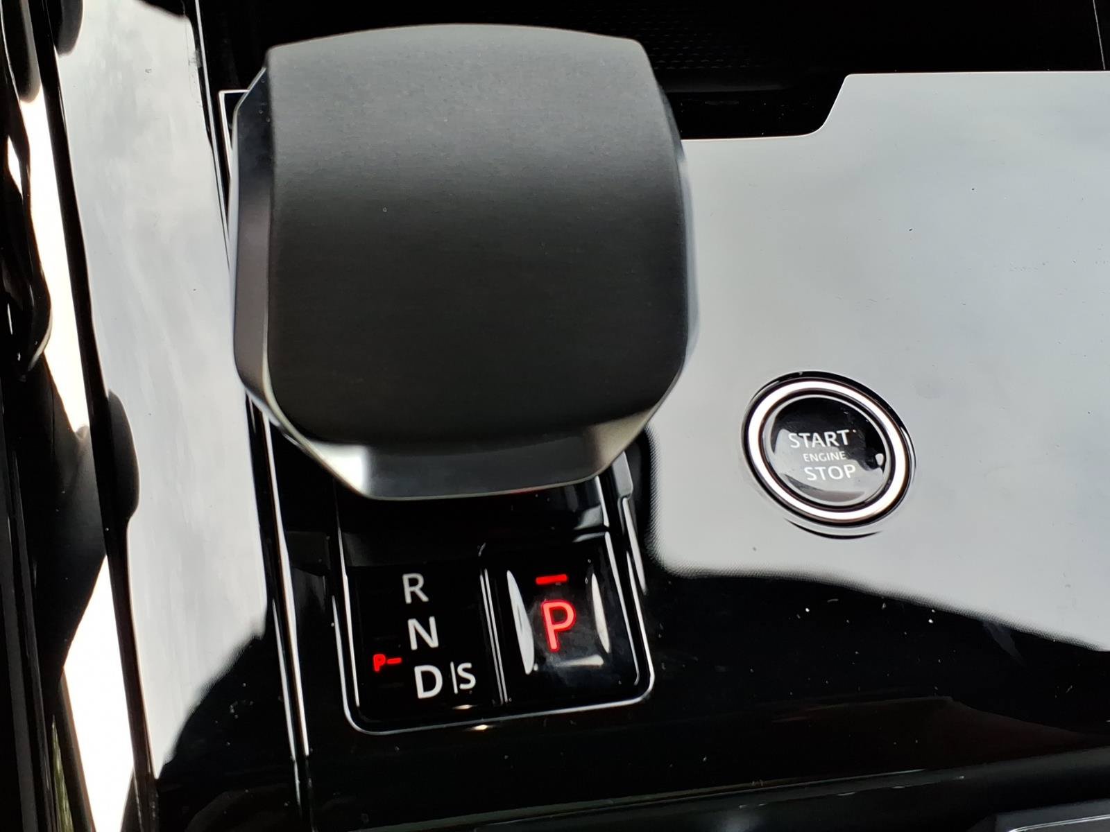 New 2027 Land Rover Range Rover Sport SE AWD/4WD image 13