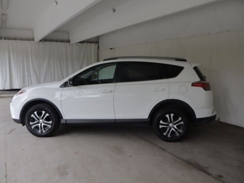 Used 2018 Toyota RAV4 LE w/ All Weather Liner Package AWD/4WD image 22