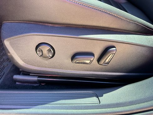 Used 2023 Volkswagen Jetta SE w/ Panoramic Sunroof Package image 19