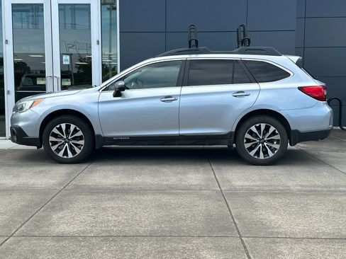 Used 2015 Subaru Outback 2.5i Limited AWD/4WD image 6