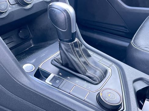 Used 2021 Volkswagen Tiguan SE image 20