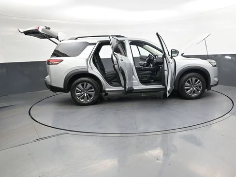 Used 2025 Nissan Pathfinder SV AWD/4WD image 53