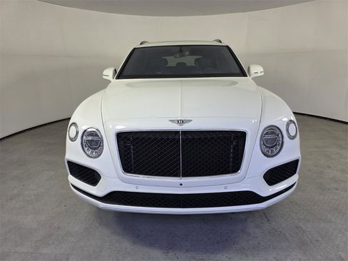 Used 2019 Bentley Bentayga image 2