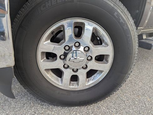 Used 2015 Chevrolet Silverado 2500 LTZ image 29