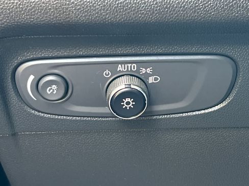 Used 2023 Buick Envision Essence FWD image 33