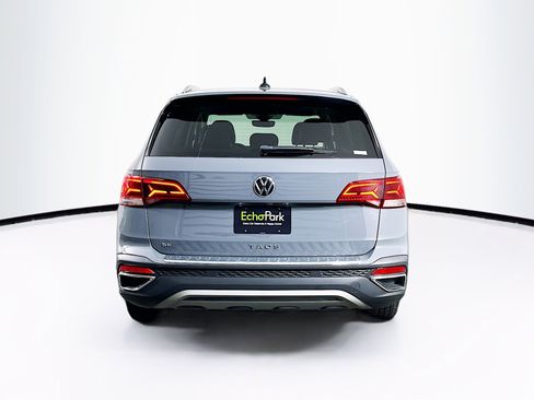 Used 2023 Volkswagen Taos SE w/ Panoramic Sunroof Package image 7