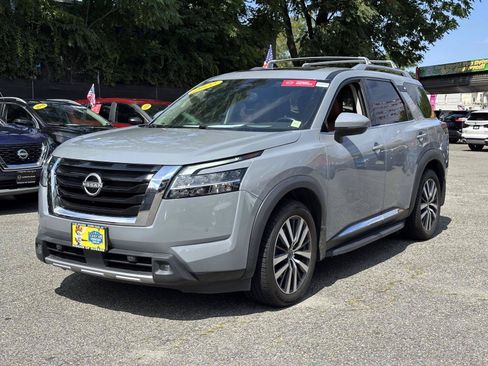 Certified 2022 Nissan Pathfinder Platinum w/ Cargo Package AWD/4WD image 7
