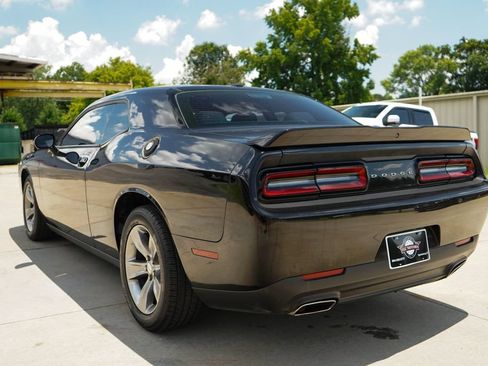 Used 2019 Dodge Challenger SXT RWD image 4