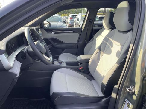 Certified 2025 Volkswagen Tiguan SE R-Line AWD/4WD image 17