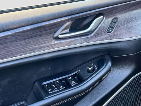 Used 2022 Jeep Grand Cherokee L Limited w/ Luxury Tech Group II image 14