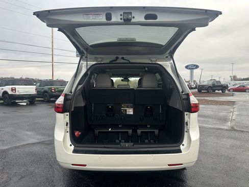 Used 2019 Toyota Sienna Limited image 5