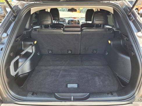 Used 2018 Jeep Cherokee Latitude Plus w/ Cold Weather Group image 23