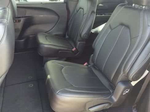 New 2026 Chrysler Pacifica Select image 19