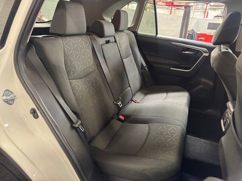 Certified 2021 Toyota RAV4 XLE w/ Convenience Package AWD/4WD image 18