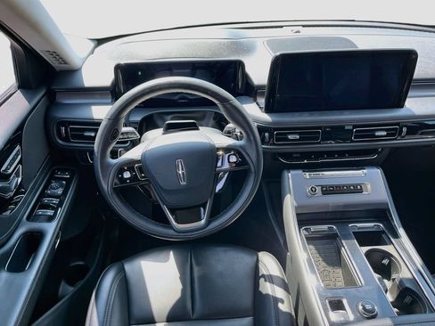 Used 2025 Lincoln Aviator AWD image 24