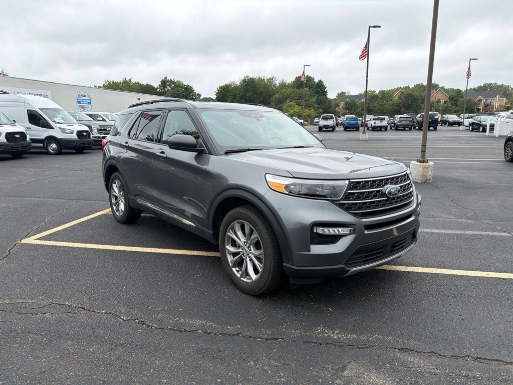 Used 2023 Ford Explorer XLT w/ Equipment Group 202A AWD/4WD image 3