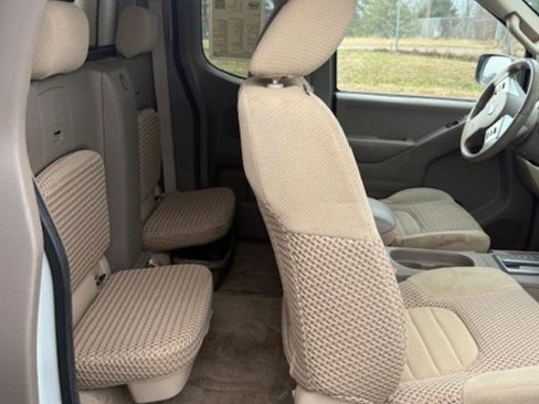 Used 2015 Nissan Frontier SV image 12