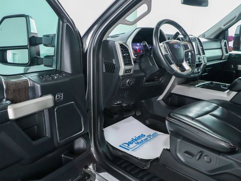 Used 2020 Ford F250 Lariat w/ Lariat Ultimate Package image 3