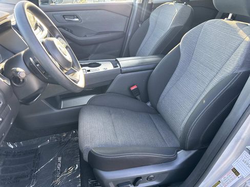 Used 2023 Nissan Rogue SV image 17