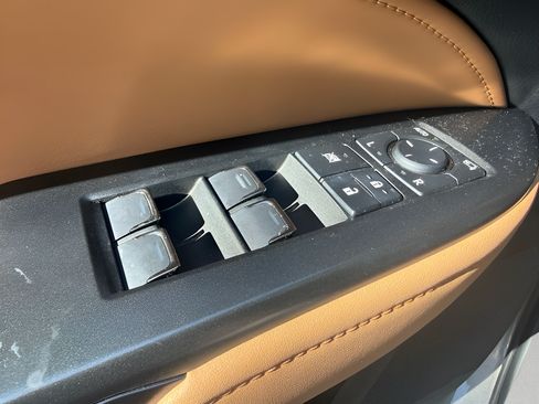 Used 2024 Lexus NX 250 FWD image 24