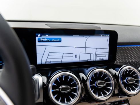 New 2025 Mercedes-Benz GLB 250 4MATIC image 23