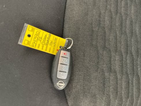 Used 2022 Nissan Pathfinder SV image 26