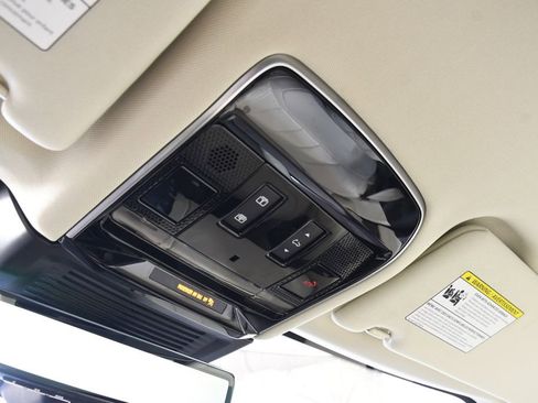 Used 2025 Land Rover Range Rover Long Wheelbase SE image 33