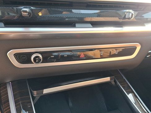 Used 2024 BMW X7 xDrive40i w/ Climate Comfort Package AWD/4WD image 16