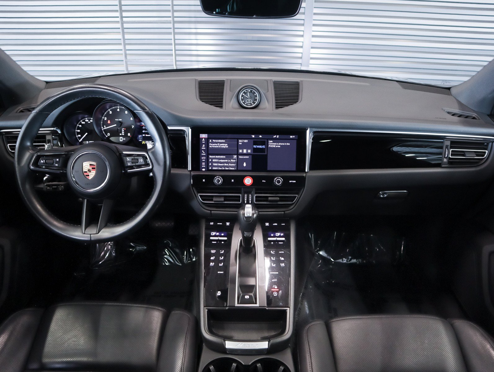 Certified 2023 Porsche Macan AWD/4WD image 14