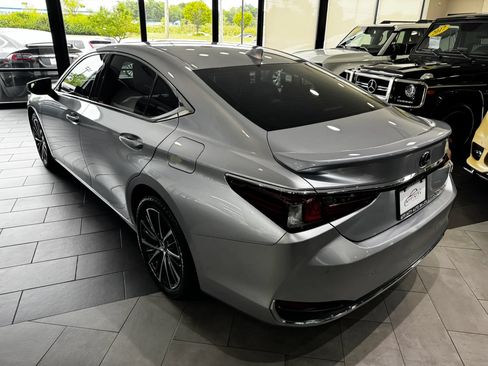 Used 2023 Lexus ES 250 w/ Premium Package AWD/4WD image 3