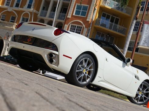 Used 2014 Ferrari California RWD image 65