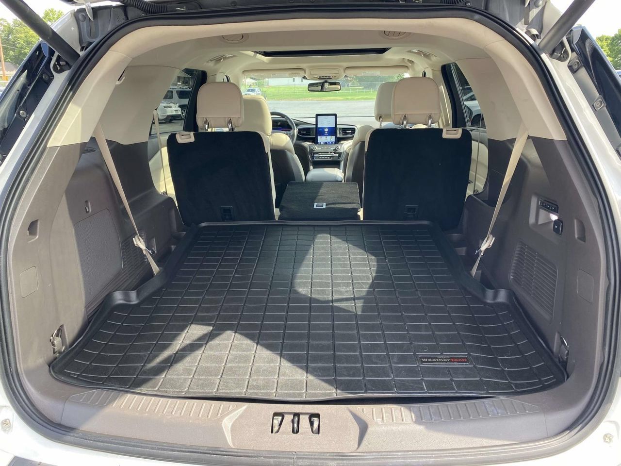 Used 2020 Ford Explorer Platinum w/ Premium Technology Package AWD/4WD image 9
