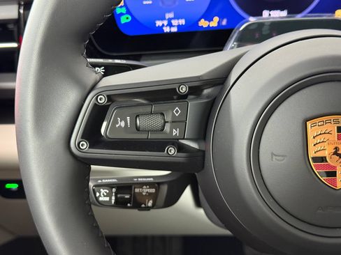 Certified 2026 Porsche Macan Electric RWD image 17