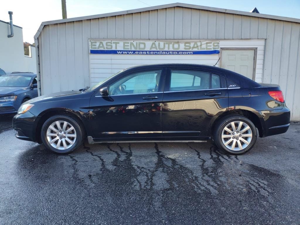 Used 2013 Chrysler 200 Touring FWD image 2