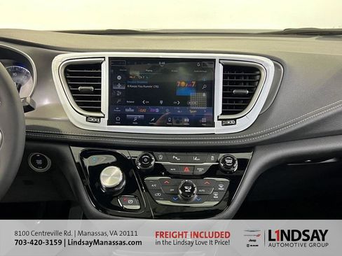 New 2026 Chrysler Pacifica Select image 18