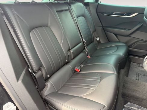 Used 2021 Maserati Levante image 31