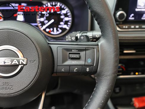 Used 2024 Nissan Rogue SV w/ SV Premium Package FWD image 16
